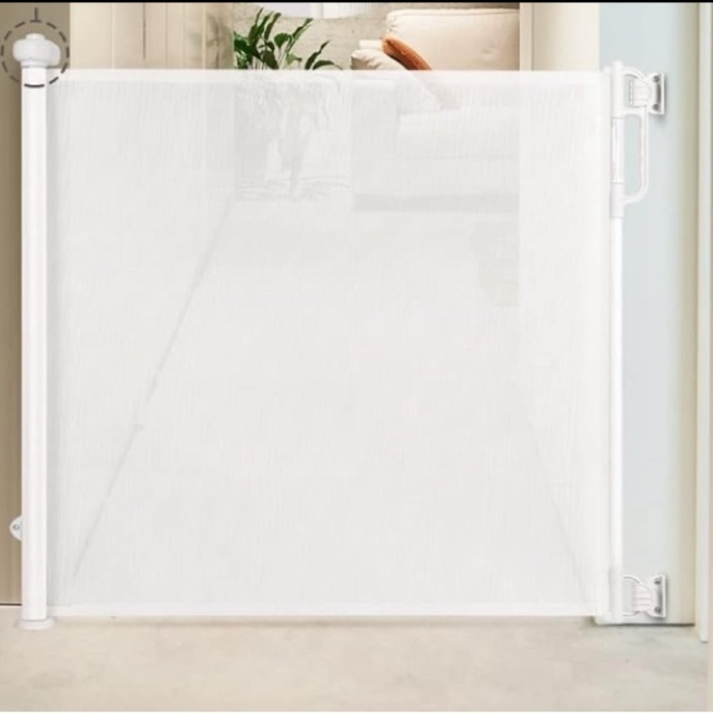 Momcozy White Retractable Baby Gate (140cm 55in)